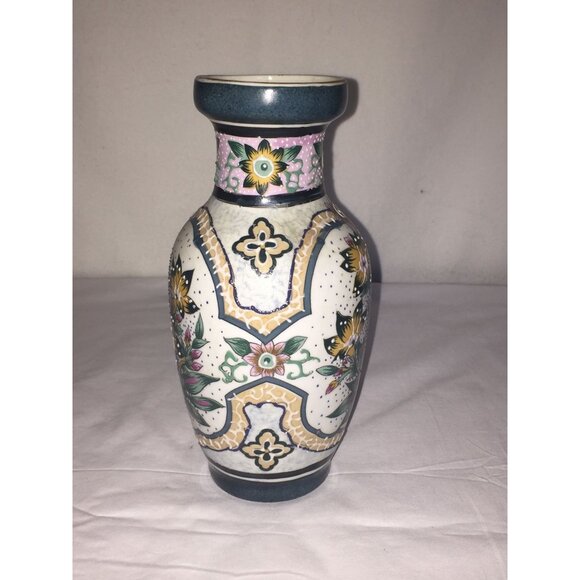 Vintage Hand-Painted Ceramic Vase - Green & Yellow Flowers, 8" Moriage Design - Picture 2 of 5